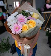 Букет цветов из:  Герберы, Розы и Хризантемы в Уварово